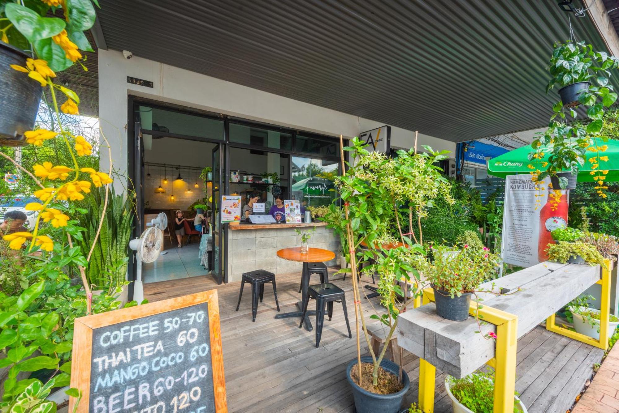 Fav Inn Town Chiang Mai Exterior photo