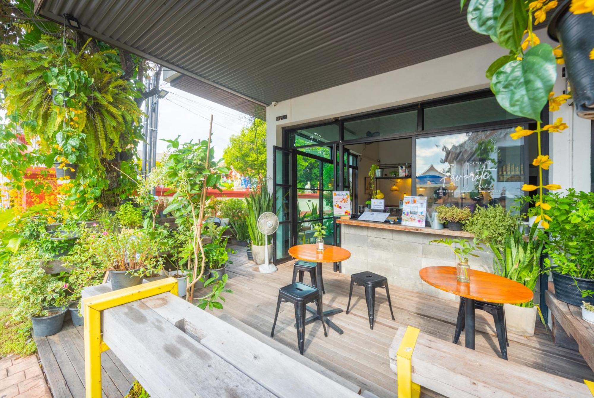 Fav Inn Town Chiang Mai Exterior photo